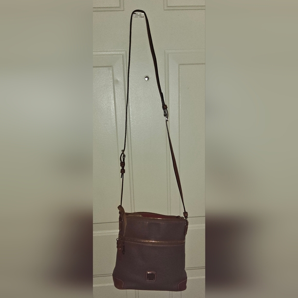 Dooney & Burke Messenger Bag with Shoulder Strip DISCOUNTED PRICED TO SALE 🤑 ♥️ - Picture 2 of 13